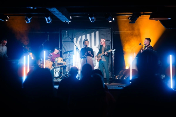KHUMO live photo