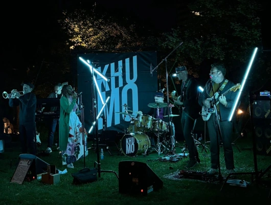 KHUMO live photo