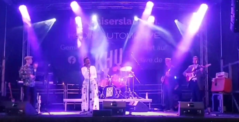 KHUMO live photo