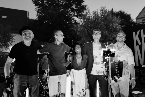 KHUMO live photo